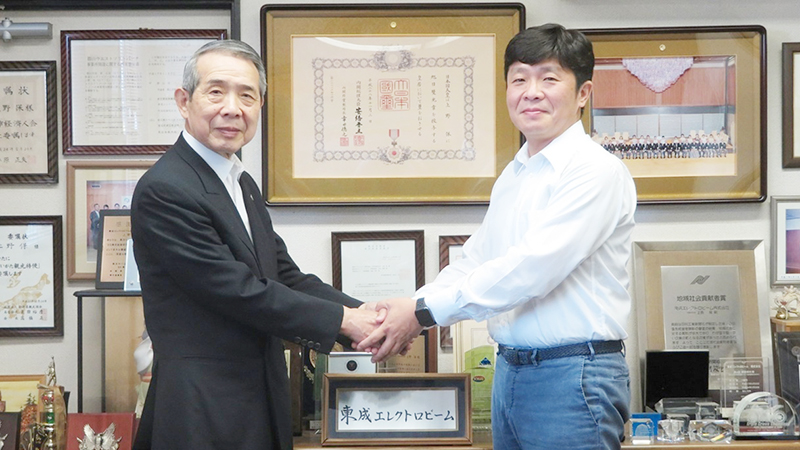 上野保さんと2代目社長・上野邦香さん（事業承継時）